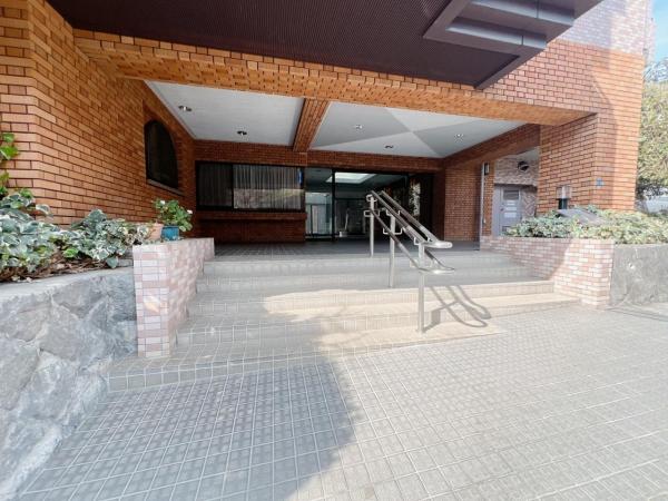 ルネ東寺尾中台 エントランス（外）