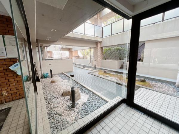 ルネ東寺尾中台 ロビー