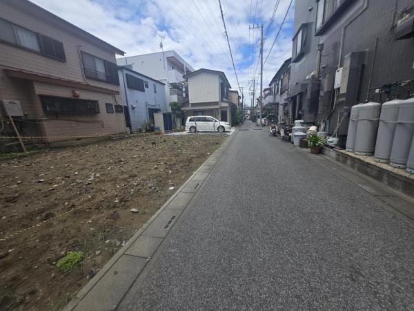 川口市大字里 前面道路含む現地写真
