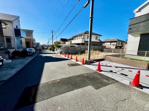 北区小倉台2丁目　２号棟 前面道路含む現地写真