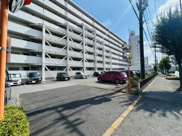 サンライズ伊奈 敷地内駐車場