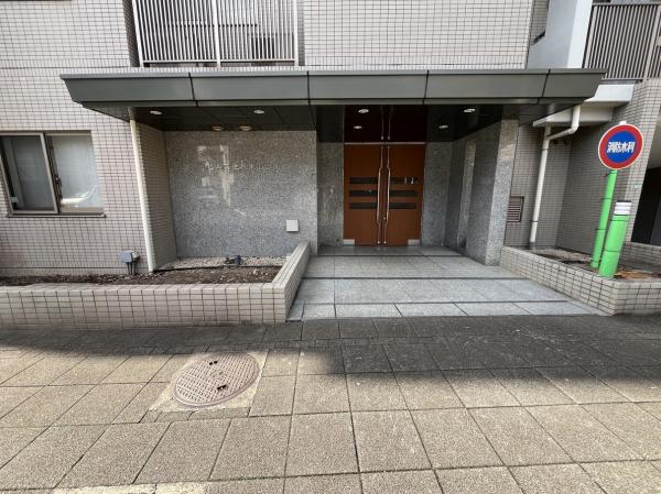 ヒルズ池尻東山公園 エントランス（外）