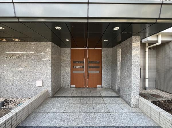 ヒルズ池尻東山公園 エントランス（外）