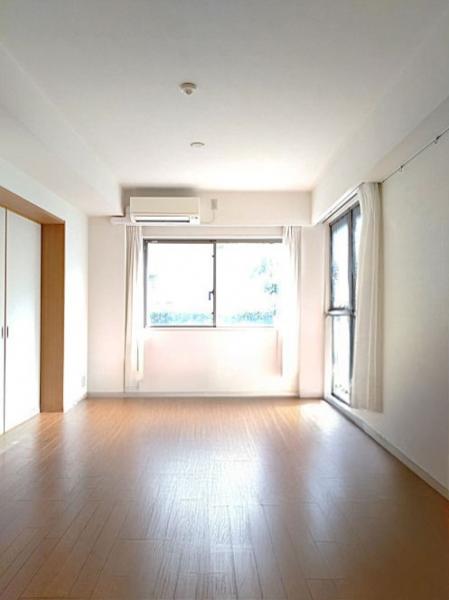 ヒルズ池尻東山公園 リビングダイニング