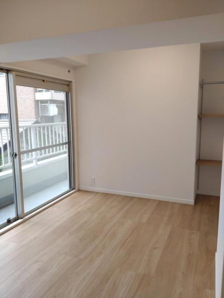 ユテライズ根岸 洋室