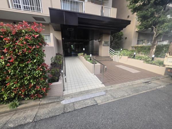 ライオンズマンション大宮指扇壱番館 エントランス（外）