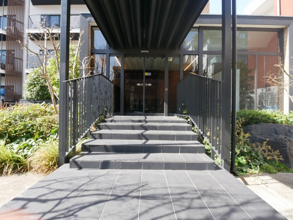 中古マンション 東京都新宿区内藤町 丸の内線新宿御苑前駅 8,280万円