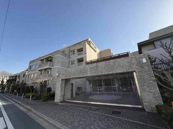 中古マンション 新宿区市谷仲之町 都営新宿線曙橋駅 1億2,480万円