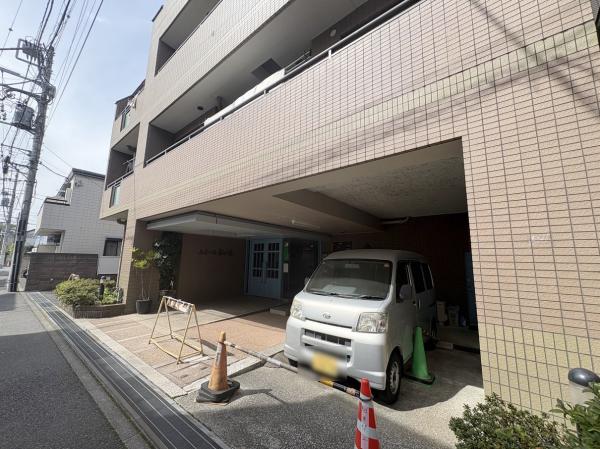 エミール松ヶ丘 敷地内駐車場