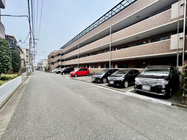 ロイヤルステージ多摩センター 敷地内駐車場