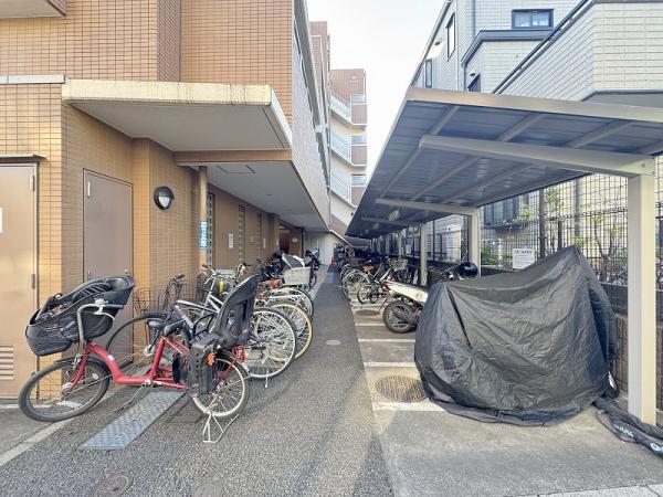 日神パレステージ千歳烏山 駐輪場