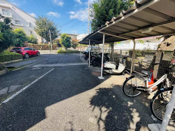 大宮公園ロジュマン 敷地内駐車場