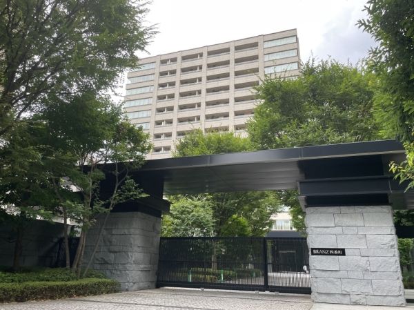 中古マンション 東京都千代田区四番町 都営新宿線市ケ谷駅 2億7,000万円