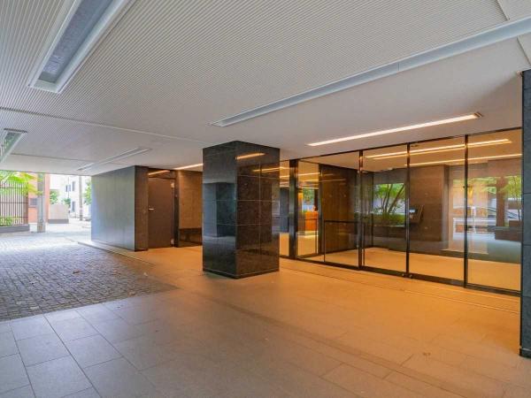 中古マンション 東京都港区西麻布２丁目 千代田線乃木坂駅 3億6,800万円