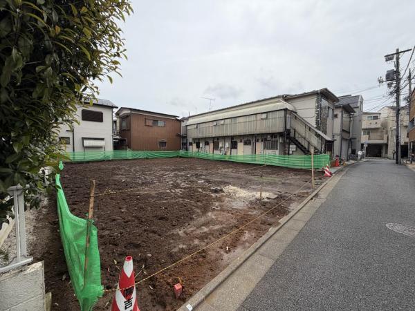 世田谷区宮坂三丁目　新築戸建　全２棟　販売 前面道路含む現地写真