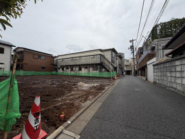 世田谷区宮坂三丁目　新築戸建　全２棟　販売 前面道路含む現地写真