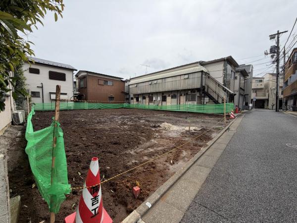 世田谷区宮坂三丁目　新築戸建　全２棟　販売 前面道路含む現地写真