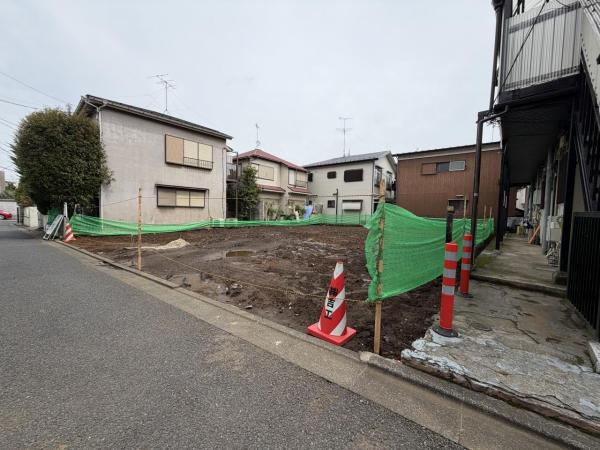 世田谷区宮坂三丁目　新築戸建　全２棟　販売 前面道路含む現地写真