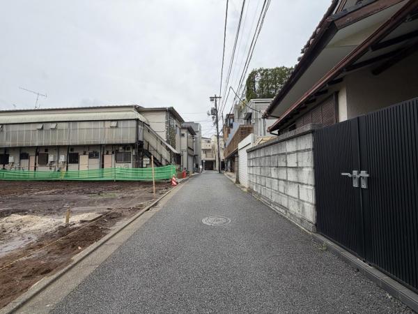 世田谷区宮坂三丁目　新築戸建　全２棟　販売 前面道路含む現地写真