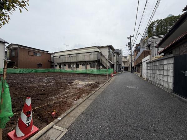 世田谷区宮坂三丁目　新築戸建　全２棟　販売 前面道路含む現地写真