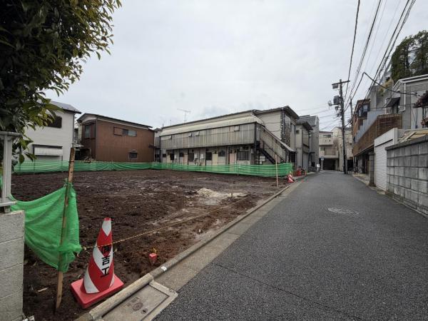 世田谷区宮坂三丁目　新築戸建　全２棟　販売 前面道路含む現地写真