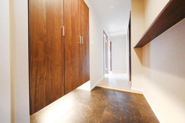 フラッツ池袋 玄関