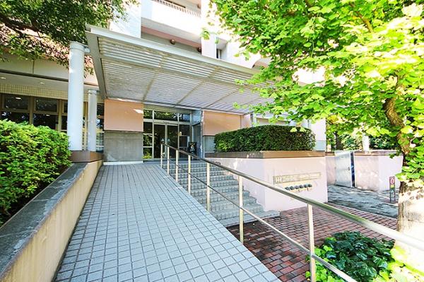 西戸山タワーホウムズノースタワー エントランス（外）