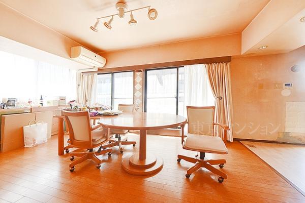 ウィンコート神楽坂 リビング