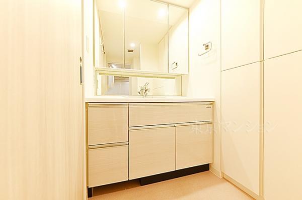 グランスイート八丁堀 洗面化粧台