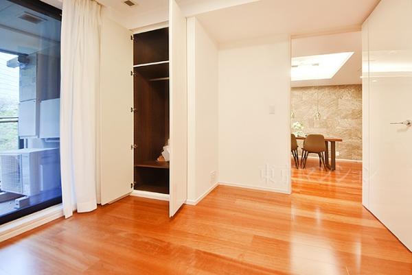 パークコート赤坂桜坂 リビング以外の居室