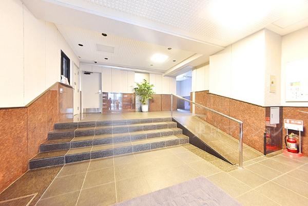 クレッセント中目黒 エントランスホール