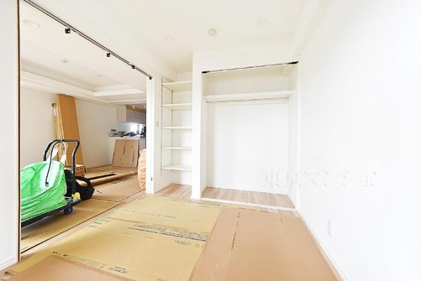 クレッセント中目黒 リビング以外の居室