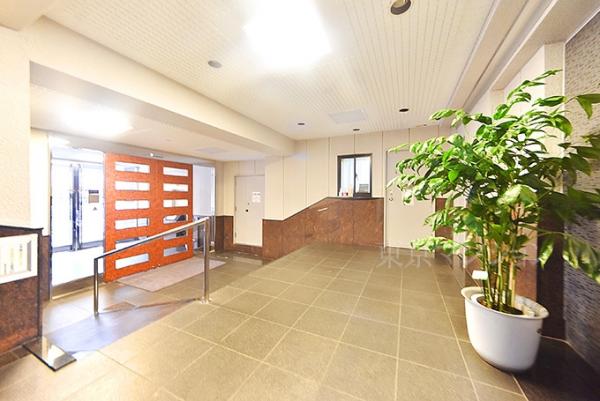 クレッセント中目黒 エントランスホール