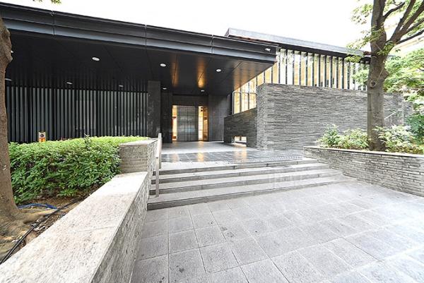 クロスエアタワー エントランス（外）