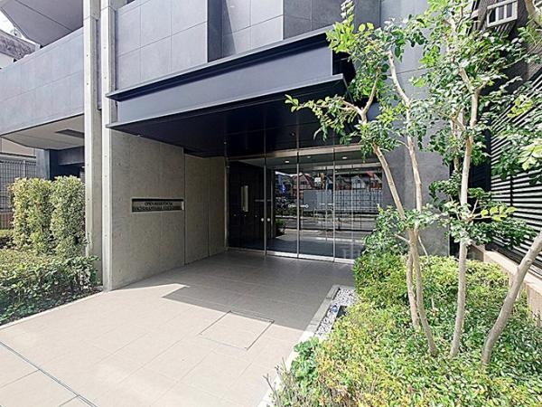 オープンレジデンシア八幡山ステーションサイド エントランス（外）