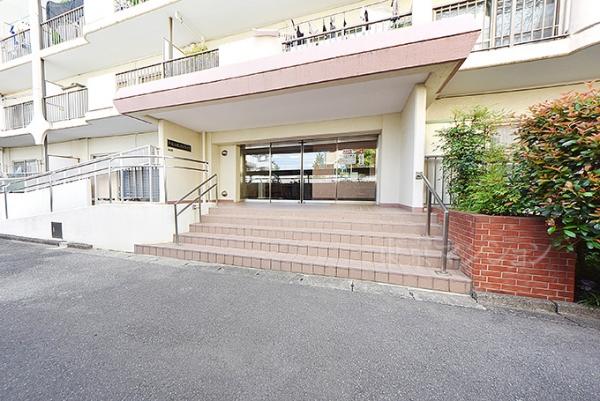 芦花公園スカイハイツ エントランス（外）