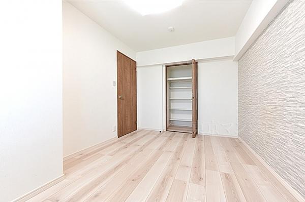 メガロン仲六郷 リビング以外の居室