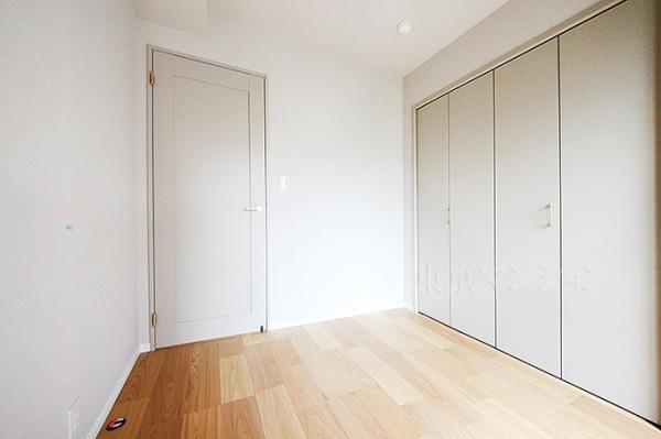 コスモガーデン日暮里 リビング以外の居室