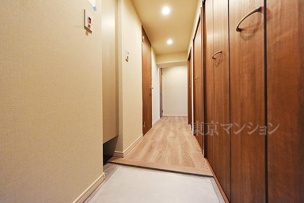 パレス三條 玄関