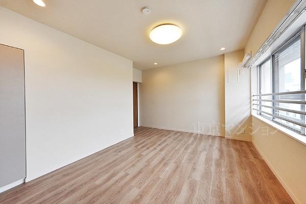 パレス三條 リビング以外の居室