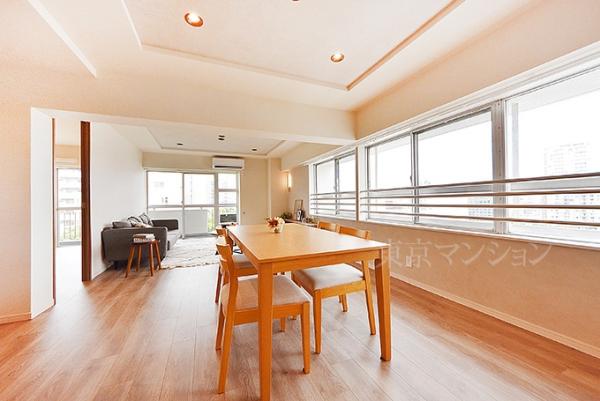 パレス三條 リビング