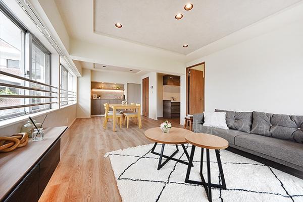 パレス三條 リビング