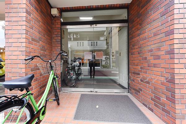 山田ビル エントランス（外）