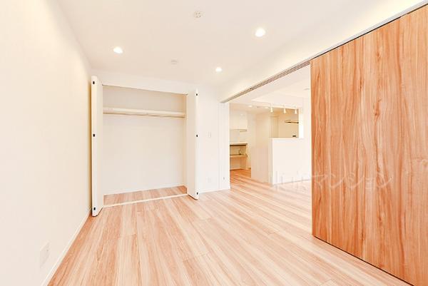 ロイヤルパレス東中野 リビング以外の居室