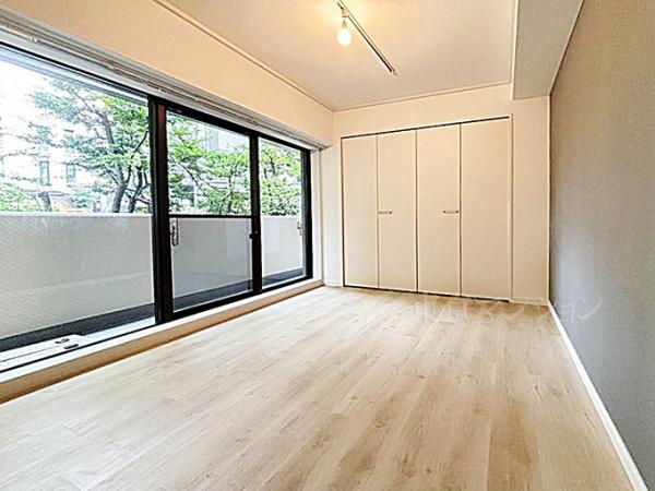 エバーグリーンパレス新宿 リビング以外の居室