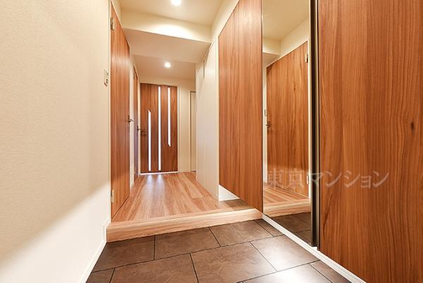 モナーク根岸 玄関