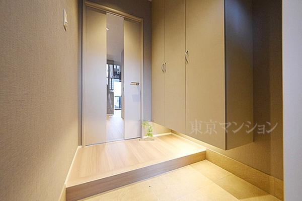 フリーディオ四谷三丁目 玄関