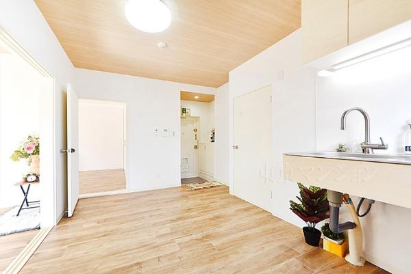 スカイハイツ広沢 リビング