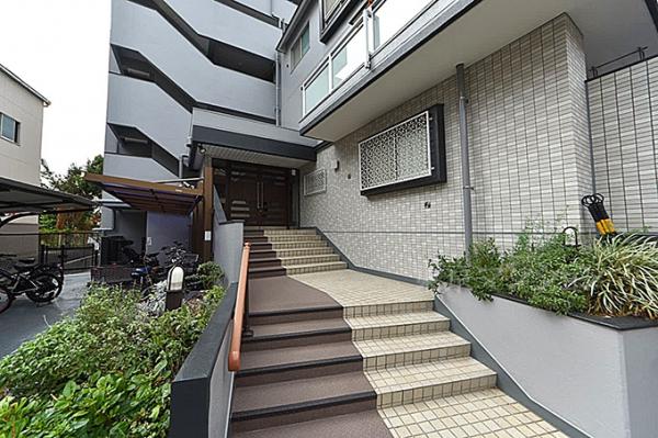 ラティス成城 エントランス（外）