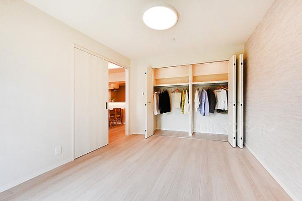 越中島三丁目ハイツ２号棟 リビング以外の居室